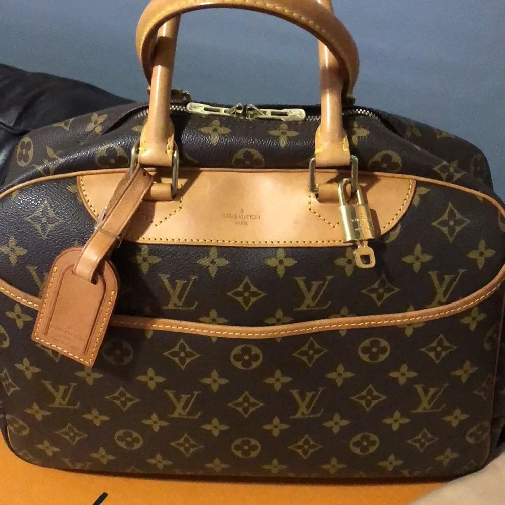 Louis Vuitton Deuville - Picture 3 of 17